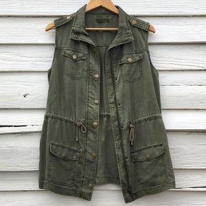 Sleeveless army jacket sz M